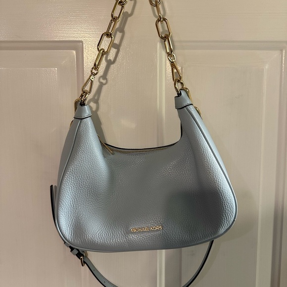 Michael Kors Light Blue Shoulder Bag with Gold Chain and matching Wallet - Picture 2 of 8